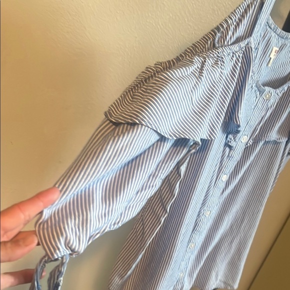 Blue Sleeveless w/ Off the Shoulder Sleeve Button Down Blouse - Picture 3 of 6